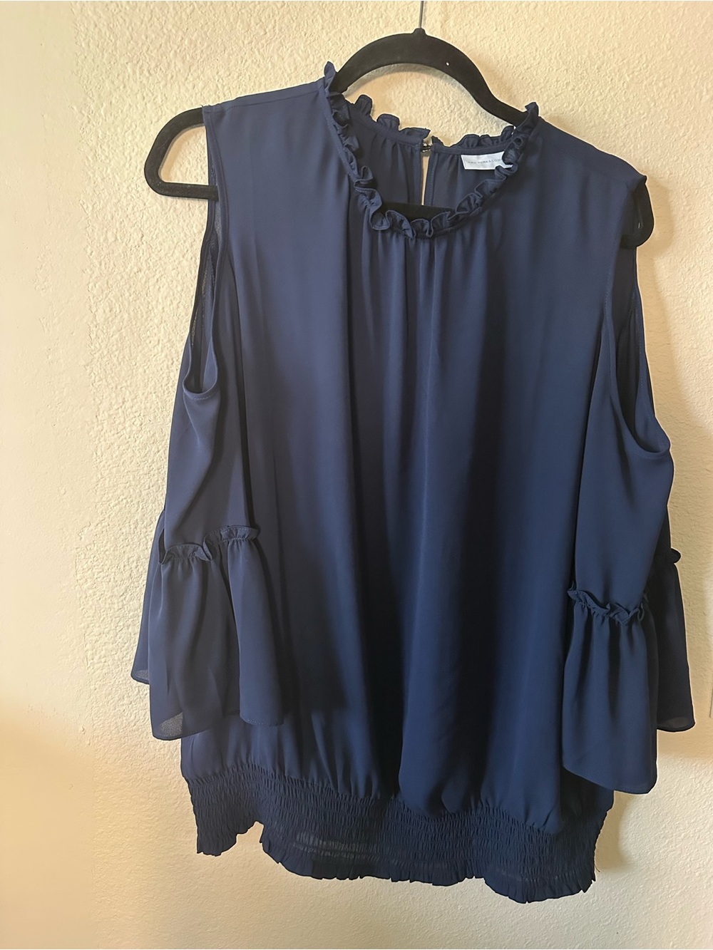 New York & Company navy Cold-Shoulder Ruffle Neck Blouse. size XL/ NWOT 1430
